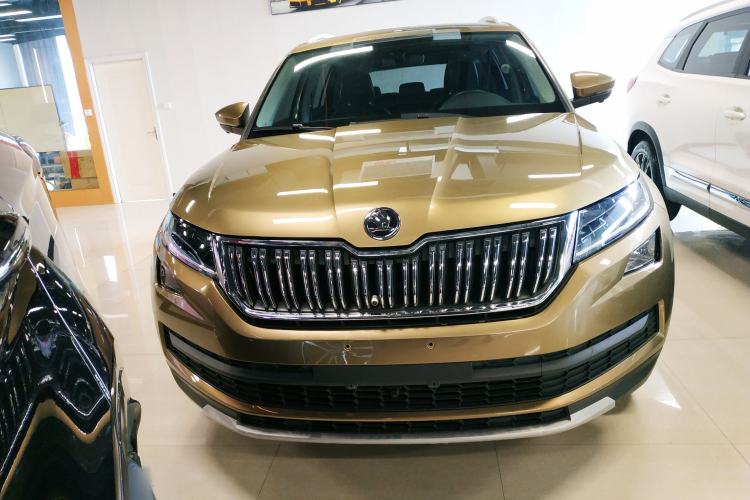 Used Skoda Kodiaq 2018 TSI330 7-Seater Two-Wheel-Drive Luxury Enjoyment Edition Front