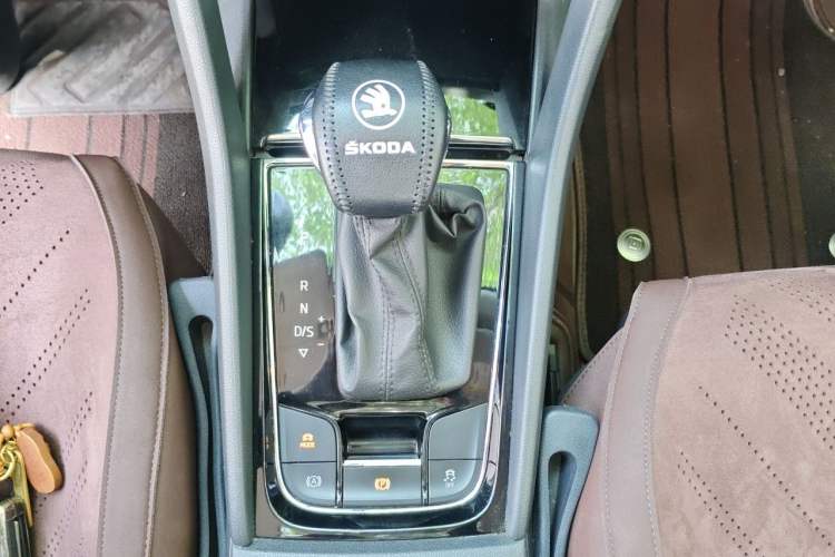 Used Skoda Kodiaq 2018 Facelifted TSI330 5-Seater Two-Wheel-Drive Luxury Enjoyment Edition Gear Lever