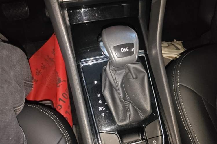 Used Skoda Kodiaq 2018 TSI330 5-Seater Two-Wheel Drive Comfort Edition Gear Lever