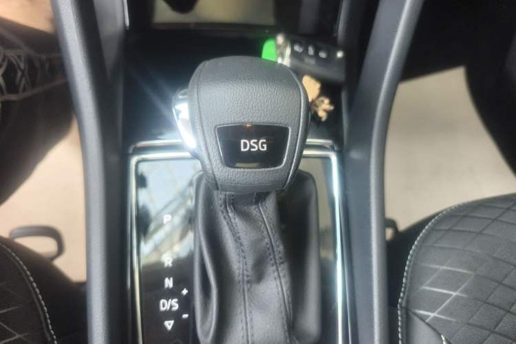 Used Skoda Kodiaq 2018 Facelifted TSI330 5-Seater Two-Wheel-Drive Comfort Edition Gear Lever