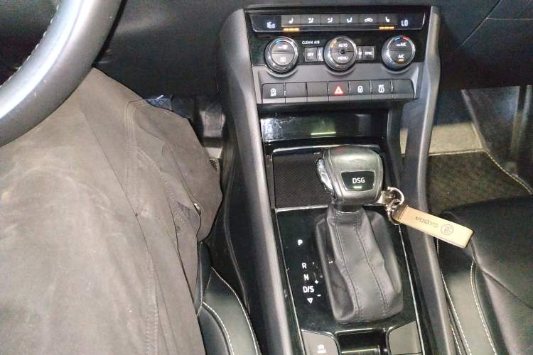 Used Skoda Kodiaq 2018 TSI330 7-Seater Two-Wheel-Drive Luxury Enjoyment Edition Gear Lever
