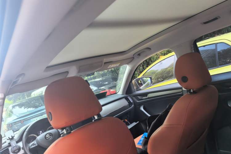 Used Skoda Kodiaq 2018 Facelifted TSI330 5-Seater Two-Wheel-Drive Comfort Edition Headliner