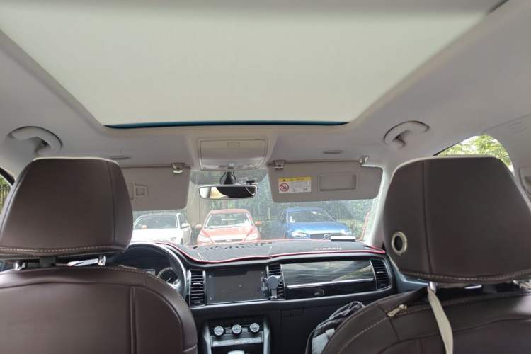 Used Skoda Kodiaq 2018 Facelifted TSI330 5-Seater Two-Wheel-Drive Luxury Enjoyment Edition Headliner