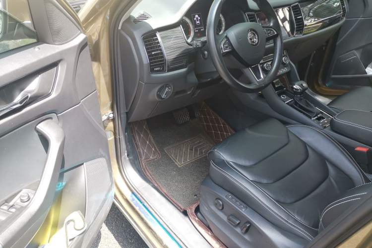 Used Skoda Kodiaq 2018 Facelifted TSI330 5-Seater Two-Wheel-Drive Luxury Enjoyment Edition Interior 3