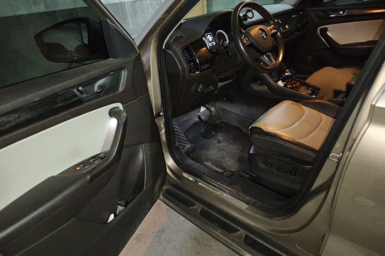 Used Skoda Kodiaq 2018 TSI330 7-Seater Two-Wheel-Drive Luxury Enjoyment Edition Interior 3