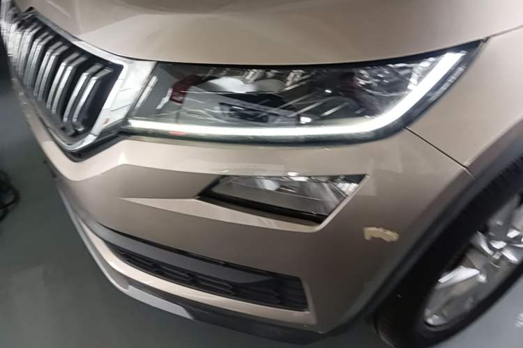 Used Skoda Kodiaq 2018 Facelifted TSI330 5-Seater Two-Wheel-Drive Luxury Enjoyment Edition Left Front Headlight
