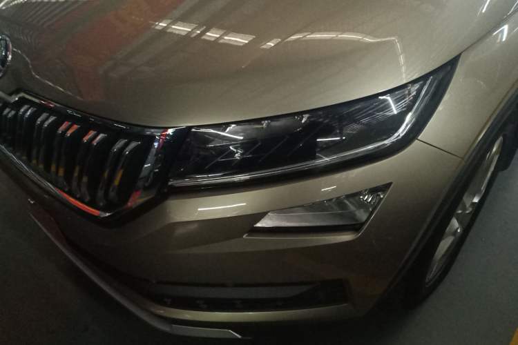 Used Skoda Kodiaq 2018 Facelifted TSI330 5-Seater Two-Wheel-Drive Luxury Enjoyment Edition Left Front Headlight
