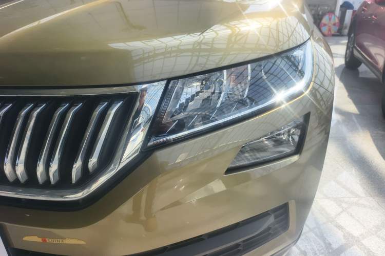 Used Skoda Kodiaq 2018 Facelifted TSI330 5-Seater Two-Wheel-Drive Comfort Edition Left Front Headlight