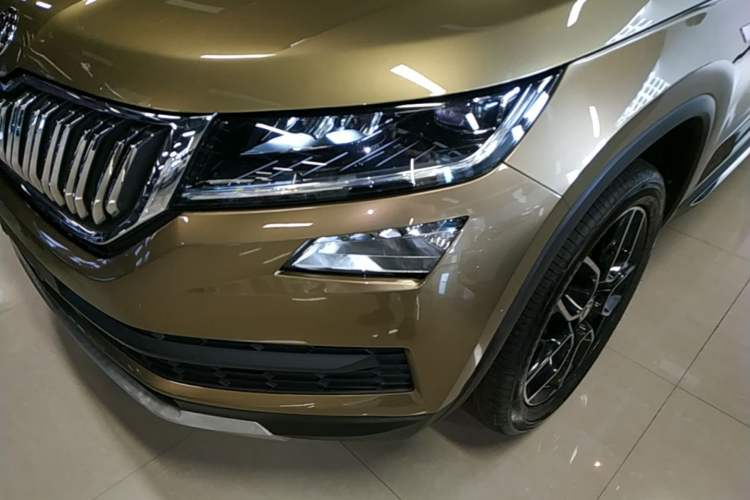 Used Skoda Kodiaq 2018 TSI330 7-Seater Two-Wheel-Drive Luxury Enjoyment Edition Left Front Headlight
