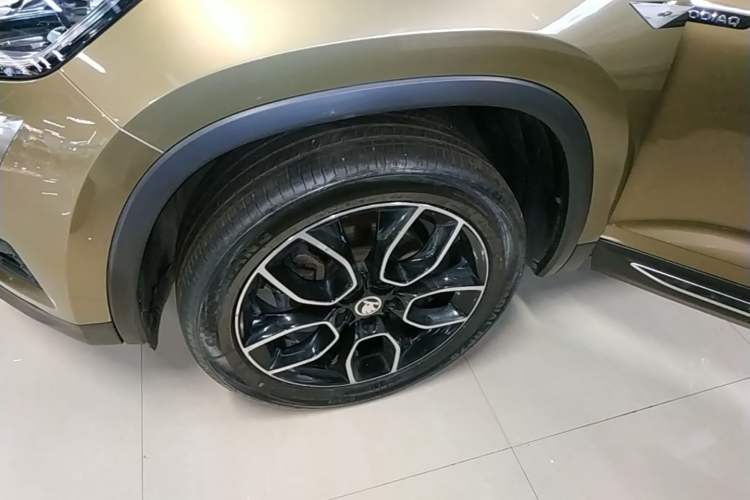 Used Skoda Kodiaq 2018 TSI330 7-Seater Two-Wheel-Drive Luxury Enjoyment Edition Left Front Wheel Hub