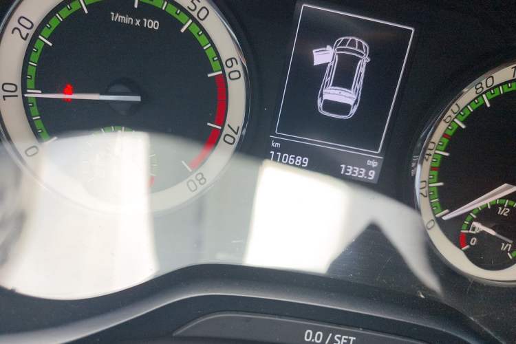 Used Skoda Kodiaq 2018 Facelifted TSI330 5-Seater Two-Wheel-Drive Comfort Edition Odometer Close Up