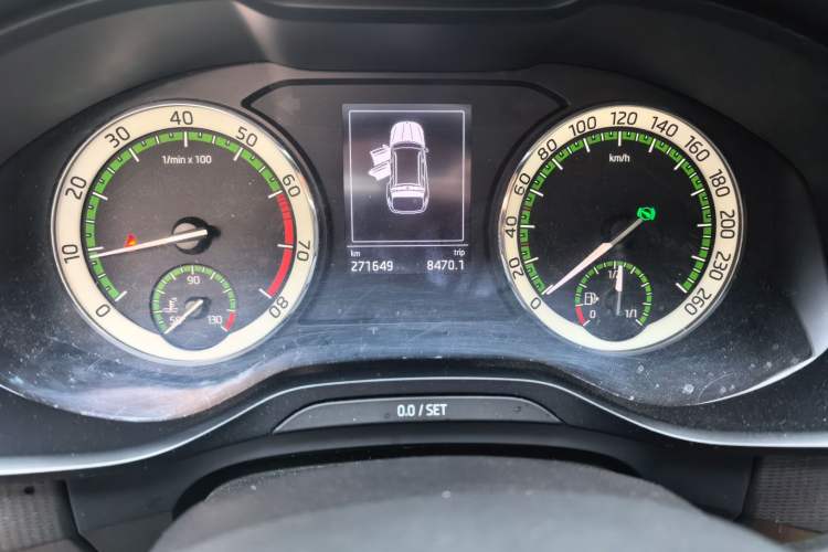 Used Skoda Kodiaq 2018 Facelifted TSI330 5-Seater Two-Wheel-Drive Comfort Edition Odometer Close Up