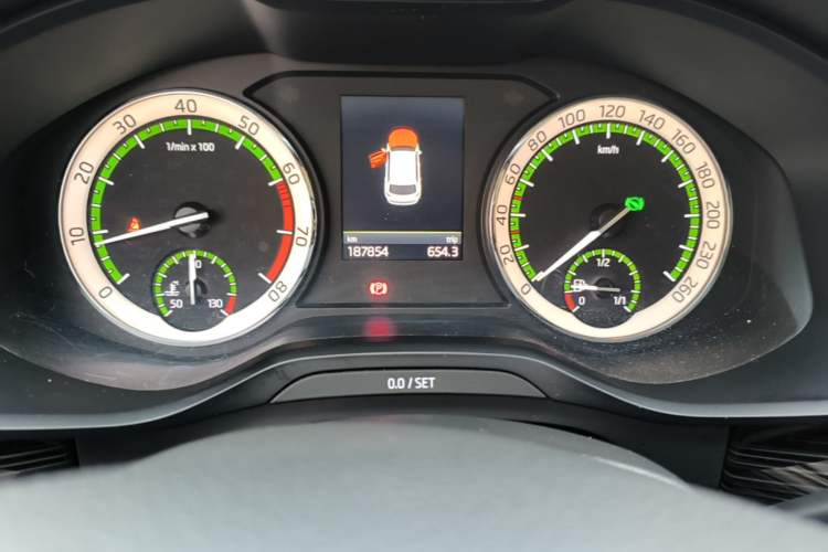 Used Skoda Kodiaq 2018 TSI380 7-Seater Four-Wheel-Drive Flagship Edition Odometer Close Up
