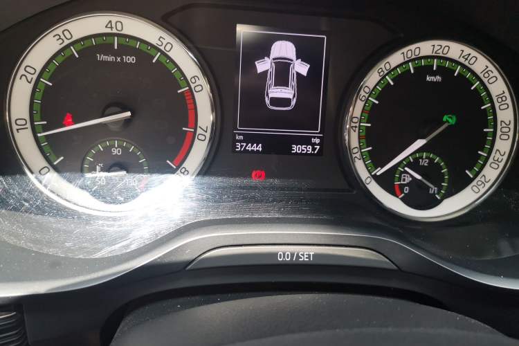 Used Skoda Kodiaq 2018 Facelifted TSI330 5-Seater Two-Wheel-Drive Luxury Enjoyment Edition Odometer Close Up