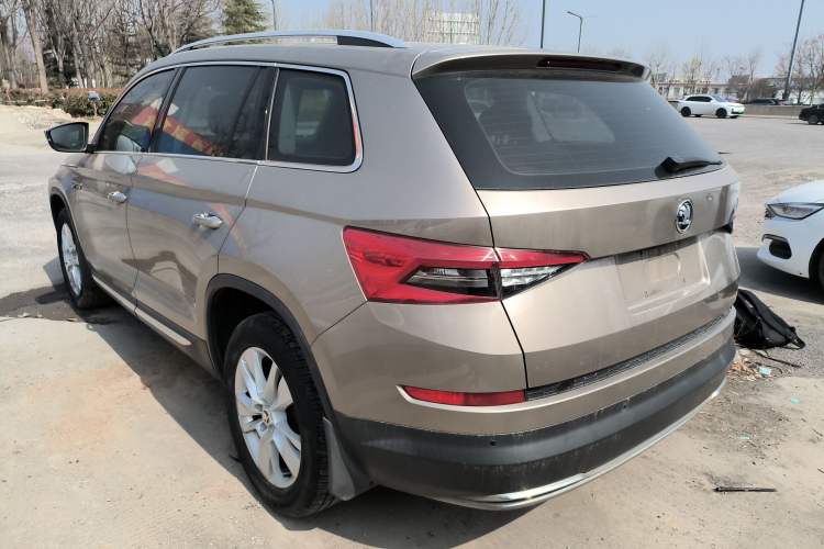 Used Skoda Kodiaq 2018 Facelifted TSI330 5-Seater Two-Wheel-Drive Luxury Enjoyment Edition Rear Left 45 Deg