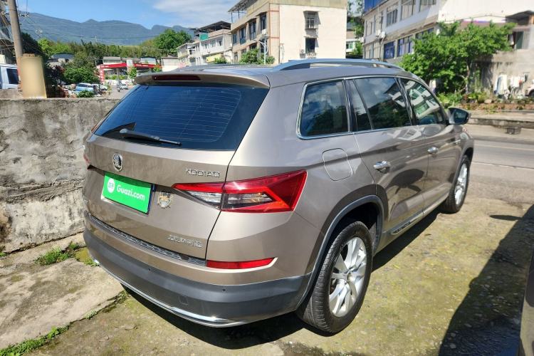 Used Skoda Kodiaq 2018 Facelifted TSI330 5-Seater Two-Wheel-Drive Luxury Enjoyment Edition Rear Right 45 Deg