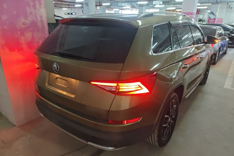 Used Skoda Kodiaq 2018 TSI330 7-Seater Two-Wheel-Drive Luxury Enjoyment Edition Rear Right 45 Deg