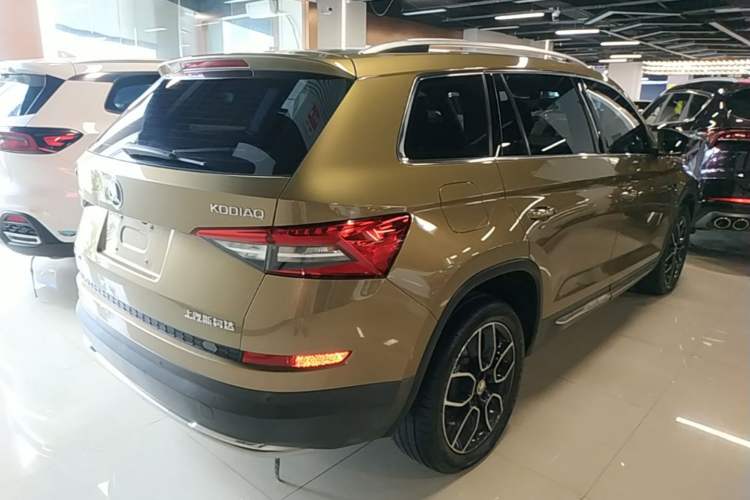 Used Skoda Kodiaq 2018 TSI330 7-Seater Two-Wheel-Drive Luxury Enjoyment Edition Rear Right 45 Deg