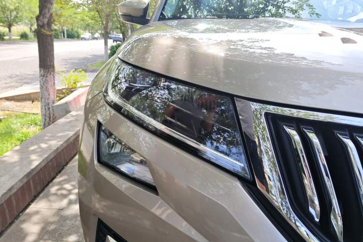 Used Skoda Kodiaq 2018 Facelifted TSI330 5-Seater Two-Wheel-Drive Luxury Enjoyment Edition Right Front Headlight
