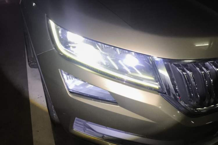 Used Skoda Kodiaq 2018 Facelifted TSI330 5-Seater Two-Wheel-Drive Luxury Enjoyment Edition Right Front Headlight
