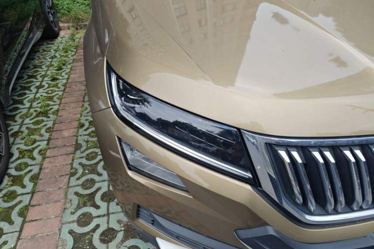Used Skoda Kodiaq 2018 Facelifted TSI330 5-Seater Two-Wheel-Drive Luxury Enjoyment Edition Right Front Headlight