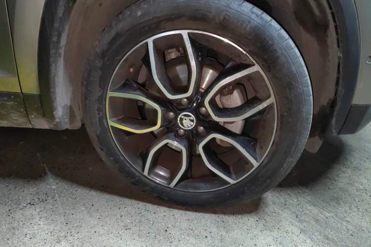 Used Skoda Kodiaq 2018 TSI380 7-Seater Four-Wheel-Drive Flagship Edition Right Front Wheel Hub