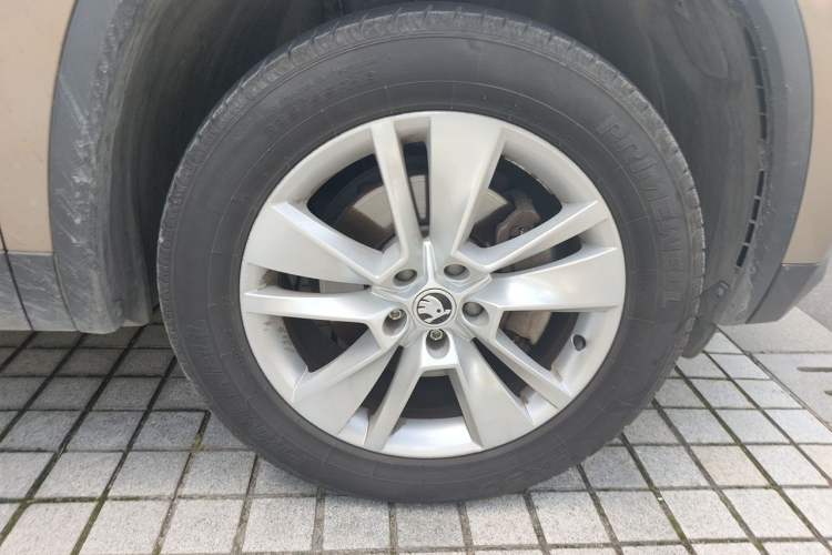 Used Skoda Kodiaq 2018 Facelifted TSI330 5-Seater Two-Wheel-Drive Comfort Edition Right Front Wheel Hub