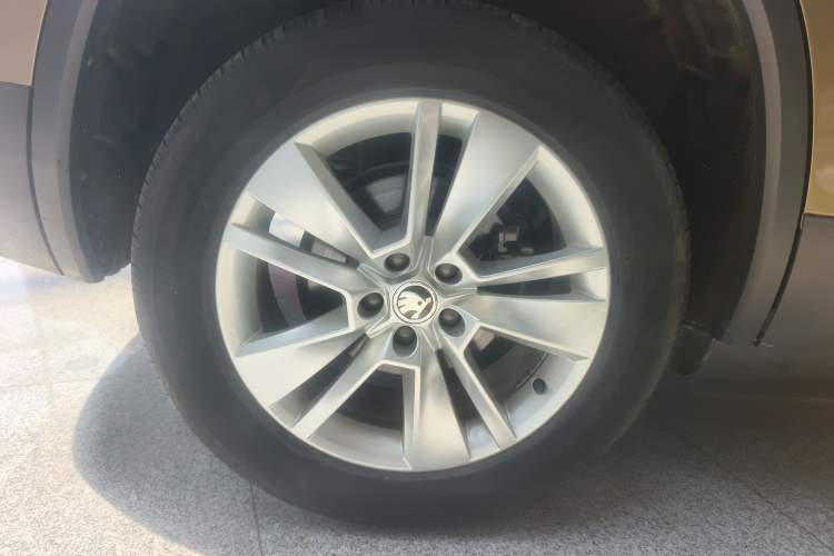 Used Skoda Kodiaq 2018 Facelifted TSI330 5-Seater Two-Wheel-Drive Comfort Edition Right Rear Wheel Hub