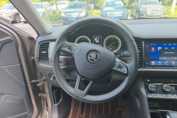 Used Skoda Kodiaq 2018 Facelifted TSI330 5-Seater Two-Wheel-Drive Comfort Edition Steering Wheel