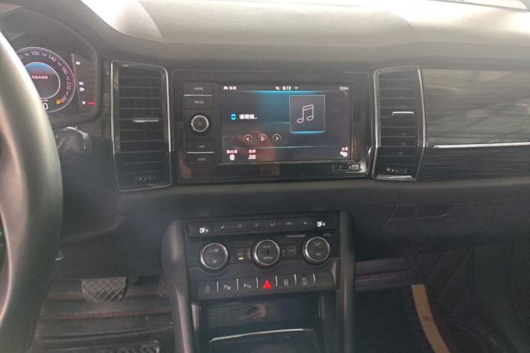 Used Skoda Kodiaq 2019 Facelifted TSI330 5-Seater Two-Wheel-Drive Luxury Enjoyment Edition China VI Standard Audio And AC Panel