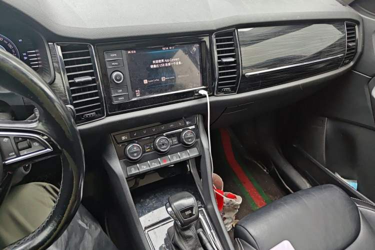 Used Skoda Kodiaq 2019 Facelifted TSI330 5-Seater Two-Wheel-Drive Luxury Enjoyment Edition China VI Standard Audio And AC Panel