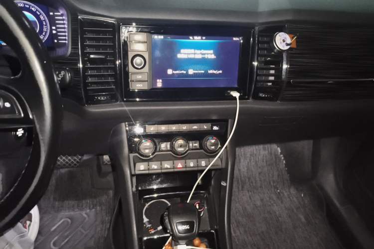 Used Skoda Kodiaq 2019 Facelifted TSI330 5-Seater Two-Wheel-Drive Luxury Enjoyment Edition China VI Standard Audio And AC Panel