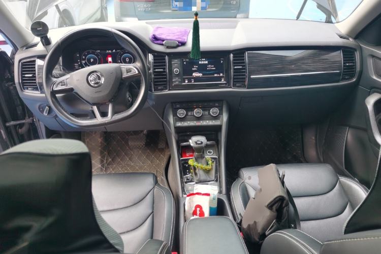 Used Skoda Kodiaq 2019 Facelifted TSI330 5-Seater Two-Wheel-Drive Luxury Enjoyment Edition China VI Standard Center Console