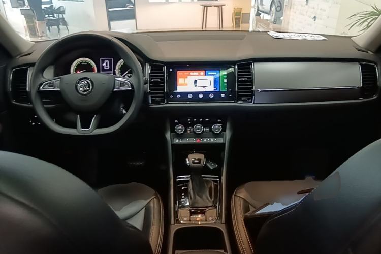 Used Skoda Kodiaq 2019 TSI330 7-Seater Two-Wheel-Drive Comfort Edition China V Standard Center Console