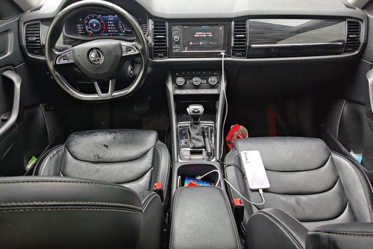 Used Skoda Kodiaq 2019 Facelifted TSI330 5-Seater Two-Wheel-Drive Luxury Enjoyment Edition China VI Standard Center Console
