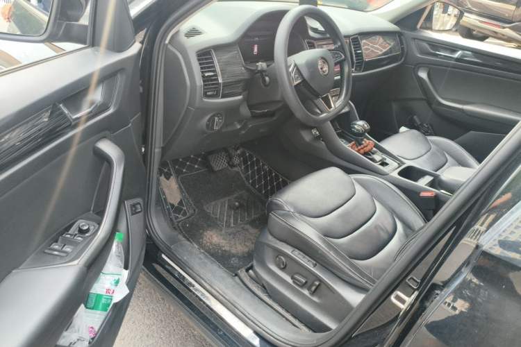 Used Skoda Kodiaq 2019 Facelifted TSI330 5-Seater Two-Wheel-Drive Luxury Enjoyment Edition China V Emission Standard Driver Seat