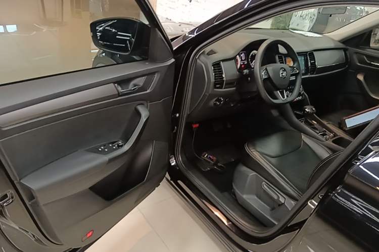 Used Skoda Kodiaq 2019 TSI330 7-Seater Two-Wheel-Drive Comfort Edition China V Standard Driver Seat