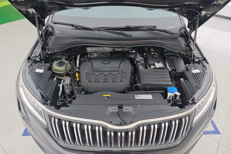 Used Skoda Kodiaq 2019 Facelifted TSI330 5-Seater Two-Wheel-Drive Luxury Enjoyment Edition China VI Standard Engine Bay