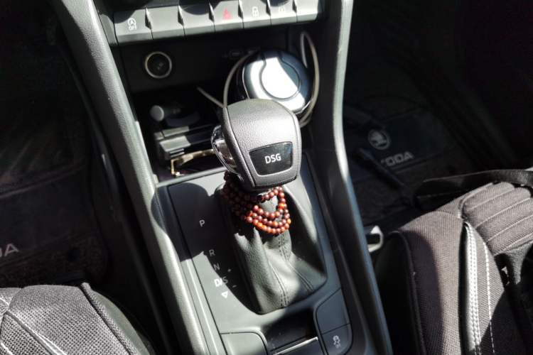 Used Skoda Kodiaq 2019 TSI330 5-Seat Two-Wheel Drive Standard Edition China V Emission Standard Gear Lever