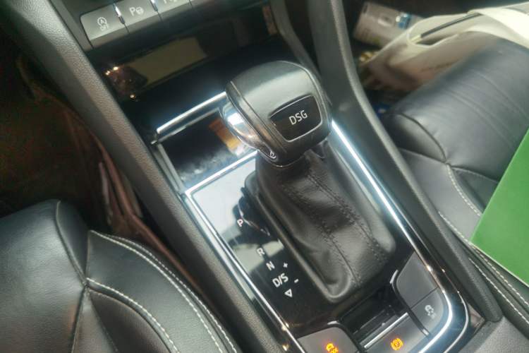 Used Skoda Kodiaq 2019 Facelifted TSI330 7-Seater Two-Wheel-Drive Luxury Enjoyment Edition China VI Standard Gear Lever