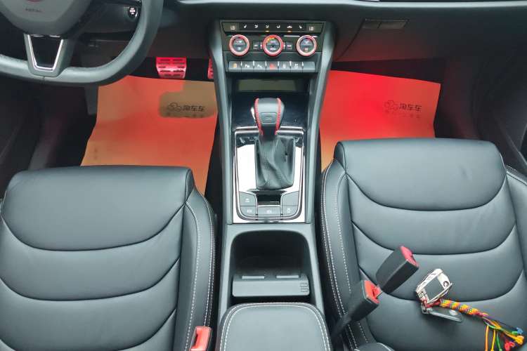 Used Skoda Kodiaq 2019 Facelifted TSI330 5-Seater Two-Wheel-Drive Luxury Enjoyment Edition China VI Standard Gear Lever