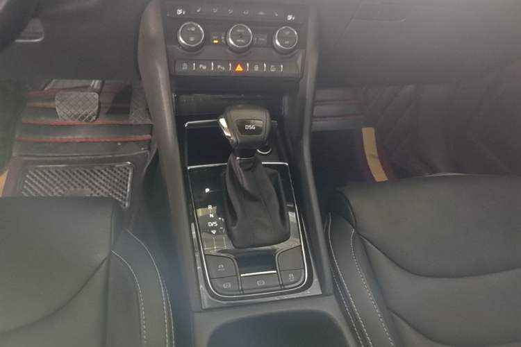 Used Skoda Kodiaq 2019 Facelifted TSI330 5-Seater Two-Wheel-Drive Luxury Enjoyment Edition China VI Standard Gear Lever