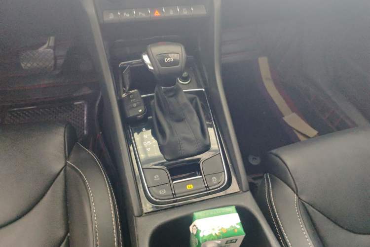 Used Skoda Kodiaq 2019 Facelifted TSI330 5-Seater Two-Wheel-Drive Luxury Enjoyment Edition China VI Standard Gear Lever