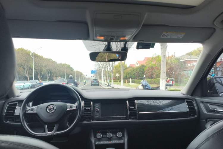 Used Skoda Kodiaq 2019 Facelifted TSI330 7-Seater Two-Wheel-Drive Luxury Enjoyment Edition China VI Standard Headliner