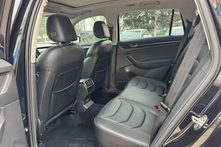 Used Skoda Kodiaq 2019 Facelifted TSI330 5-Seater Two-Wheel-Drive Luxury Enjoyment Edition China VI Standard Interior 1