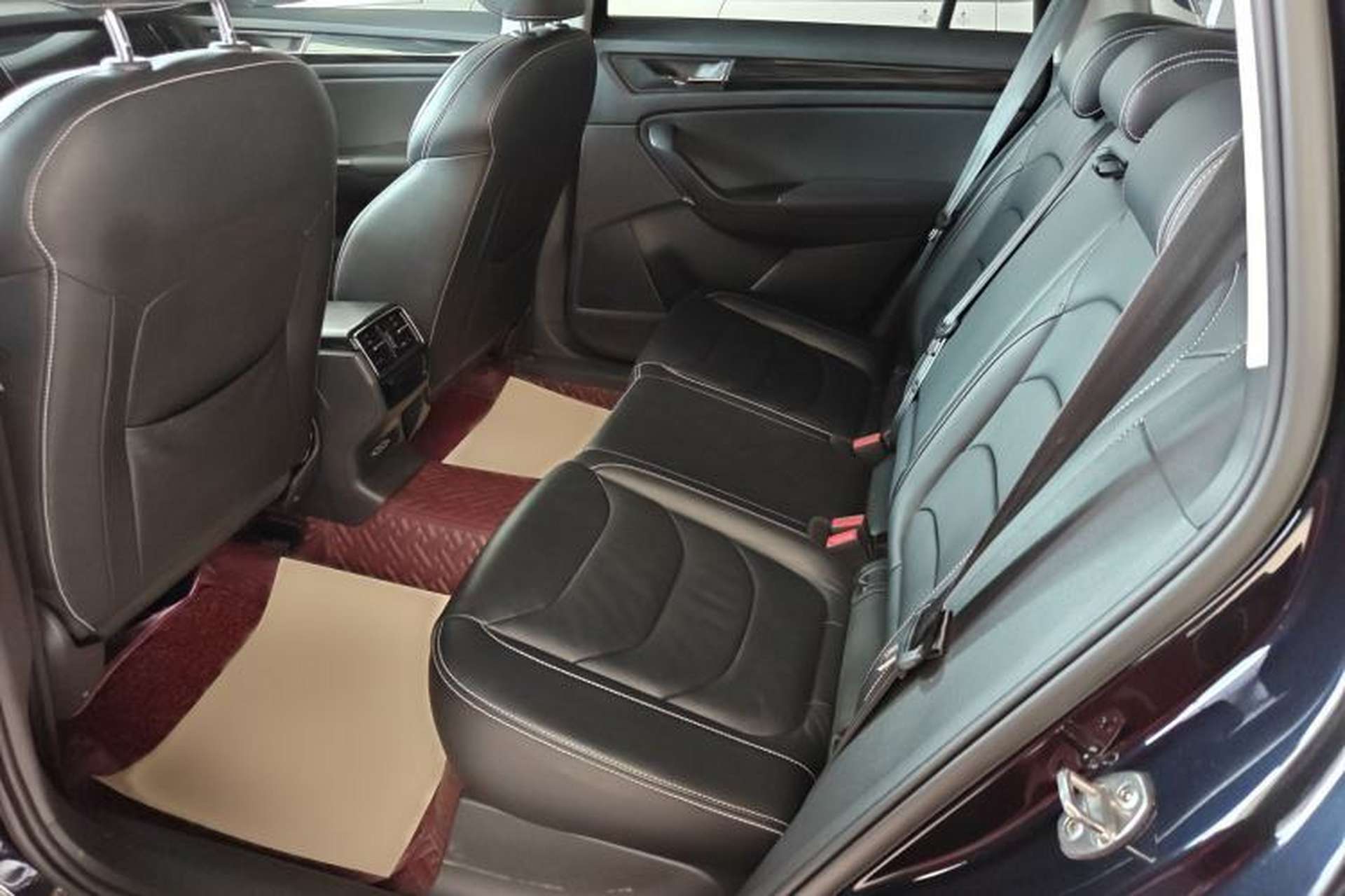Used Skoda Kodiaq 2019 Facelifted TSI330 5-Seater Two-Wheel-Drive Luxury Enjoyment Edition China VI Standard Interior 1