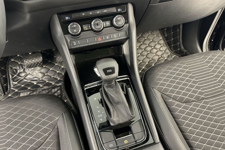 Used Skoda Kodiaq 2019 Restyled TSI330 5-Seater Two-Wheel Drive Comfort Version China VI Standard Interior 4