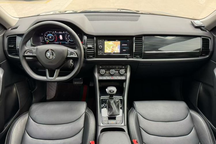Used Skoda Kodiaq 2019 Facelifted TSI330 5-Seater Two-Wheel-Drive Luxury Enjoyment Edition China VI Standard Interior 4