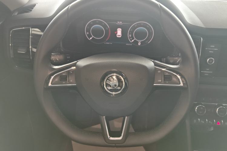 Used Skoda Kodiaq 2019 Facelifted TSI330 5-Seater Two-Wheel-Drive Luxury Enjoyment Edition China VI Standard Interior 4
