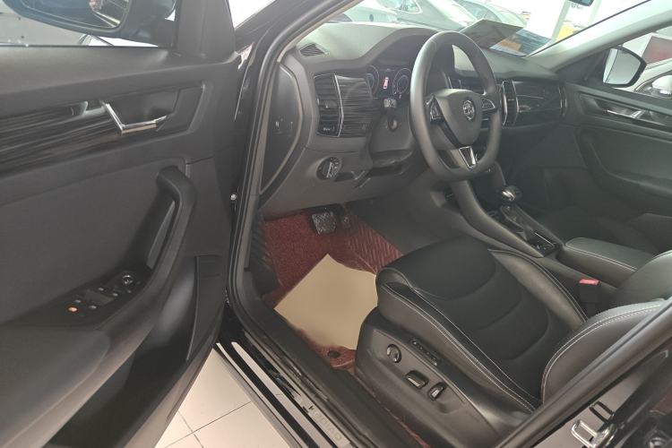 Used Skoda Kodiaq 2019 Facelifted TSI330 5-Seater Two-Wheel-Drive Luxury Enjoyment Edition China VI Standard Interior 6